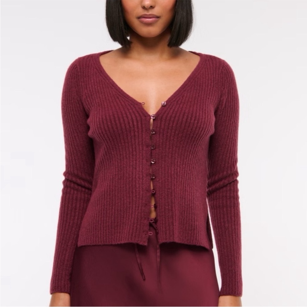 Abercrombie Women's Burgundy Ribbed Sweater, Small